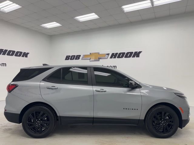 Used 2023 Chevrolet Equinox LS w/ LS Convenience Package image 4