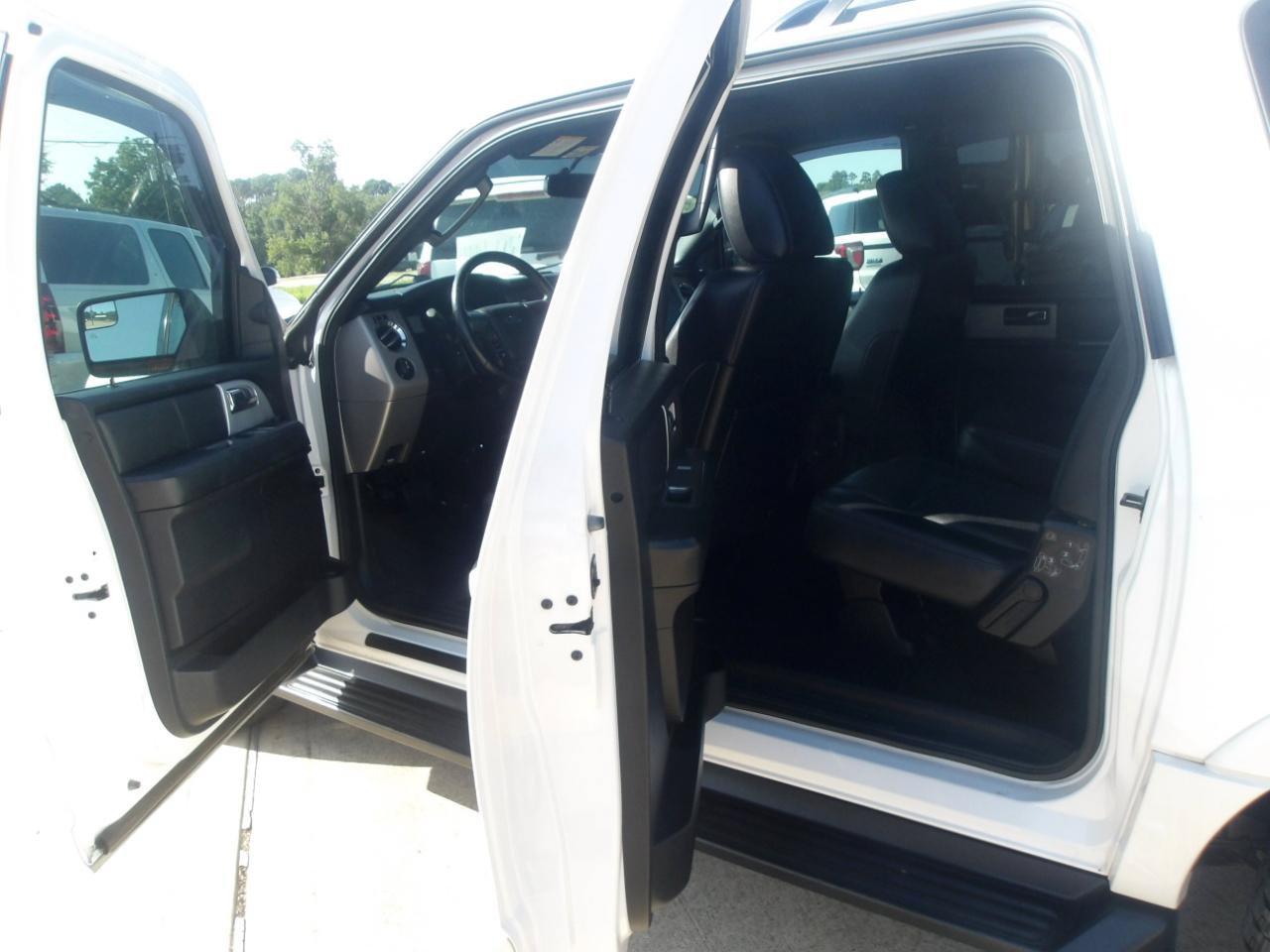 Used 2017 Ford Expedition EL XLT w/ Equipment Group 202A RWD image 15