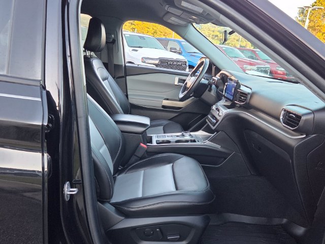 Used 2023 Ford Explorer XLT w/ Equipment Group 202A RWD image 17