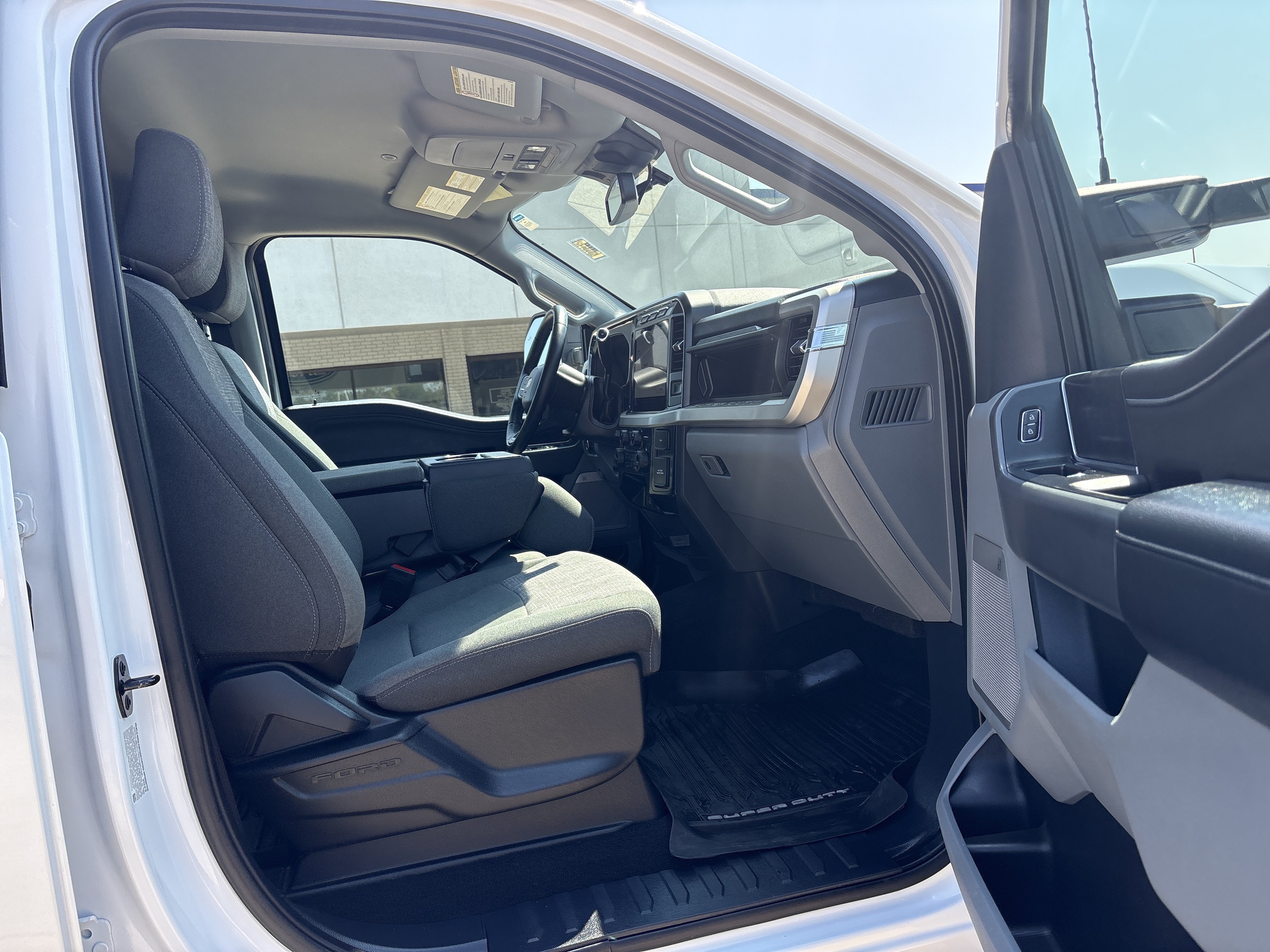Used 2023 Ford F250 XLT w/ Black Appearance Package AWD/4WD image 9