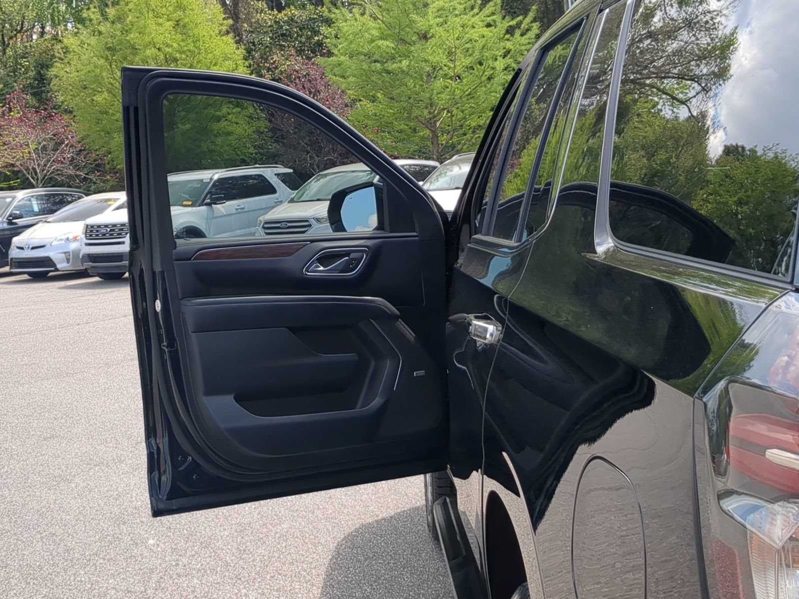 Used 2023 Chevrolet Tahoe High Country AWD/4WD image 13