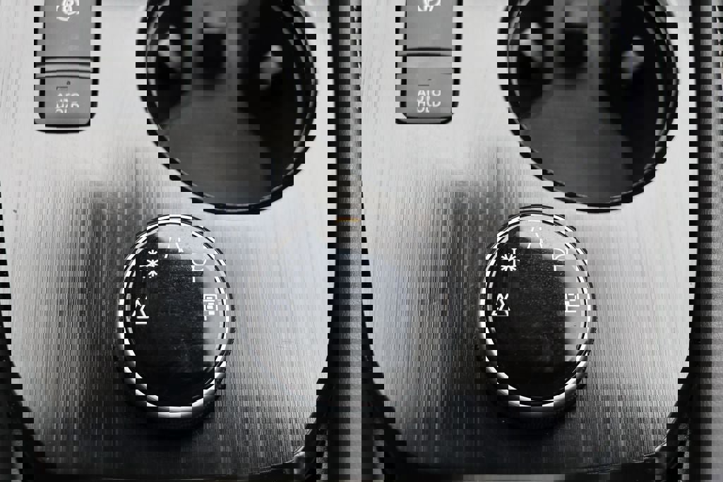 Used 2023 Nissan Rogue SL w/ SL Premium Package image 25