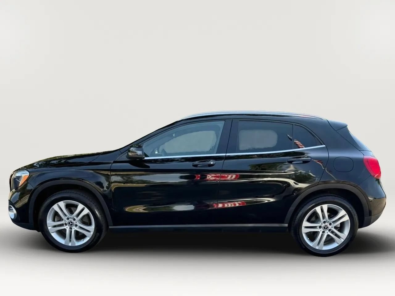 Used 2019 Mercedes-Benz GLA 250 4MATIC image 3