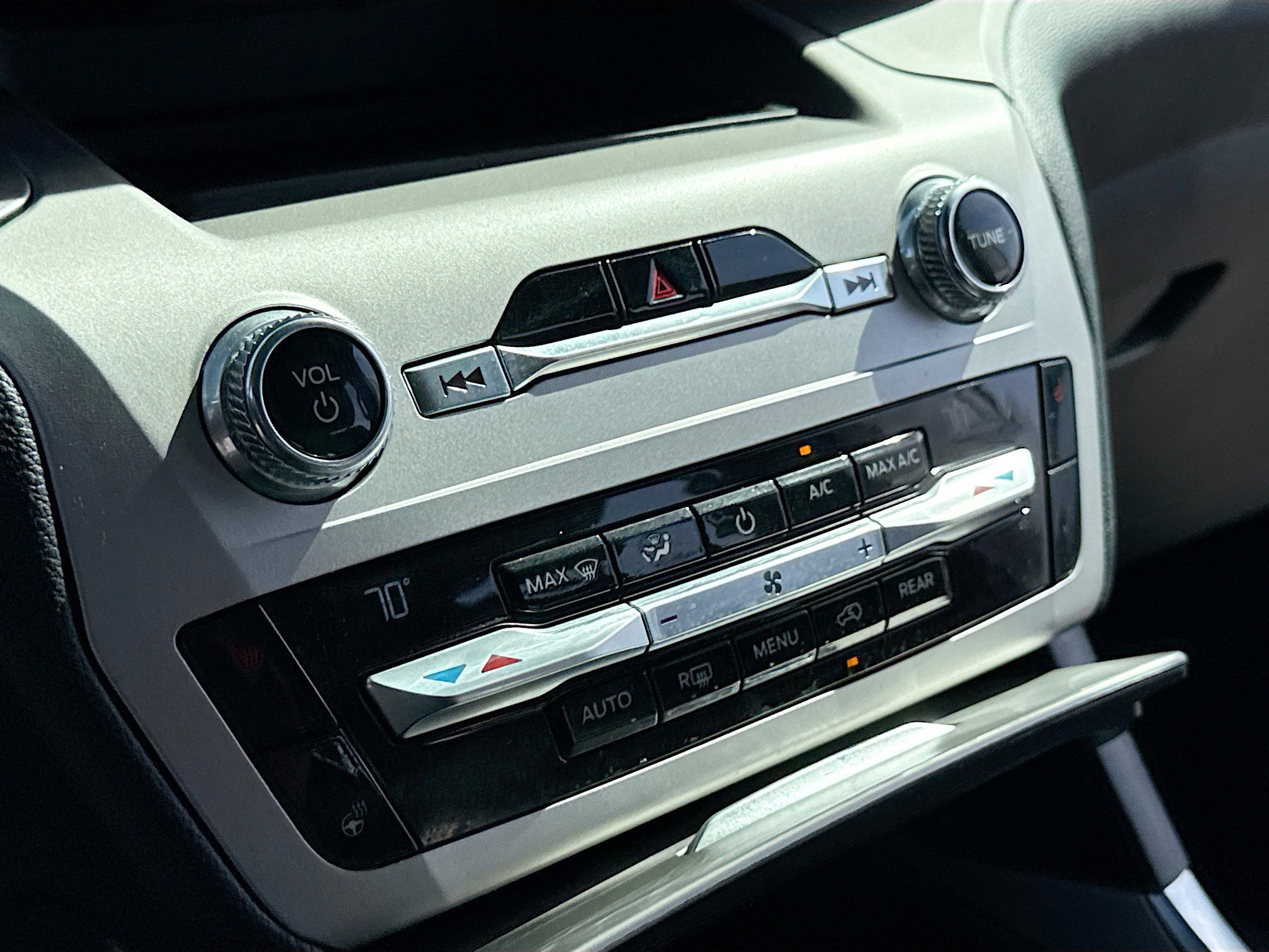 Used 2021 Ford Explorer XLT w/ Equipment Group 202A image 11