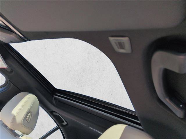Used 2025 BMW 330i Sedan w/ Convenience Package RWD image 16