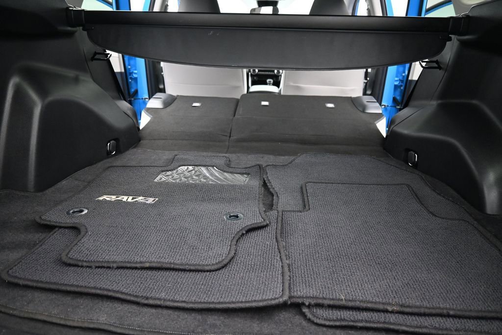 Used 2019 Toyota RAV4 XLE w/ Carpet Mat Package AWD/4WD image 32