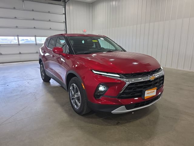 Used 2025 Chevrolet Blazer LT AWD/4WD image 2