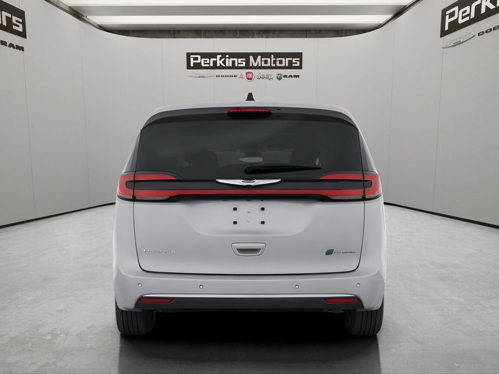 Used 2024 Chrysler Pacifica Limited FWD image 4