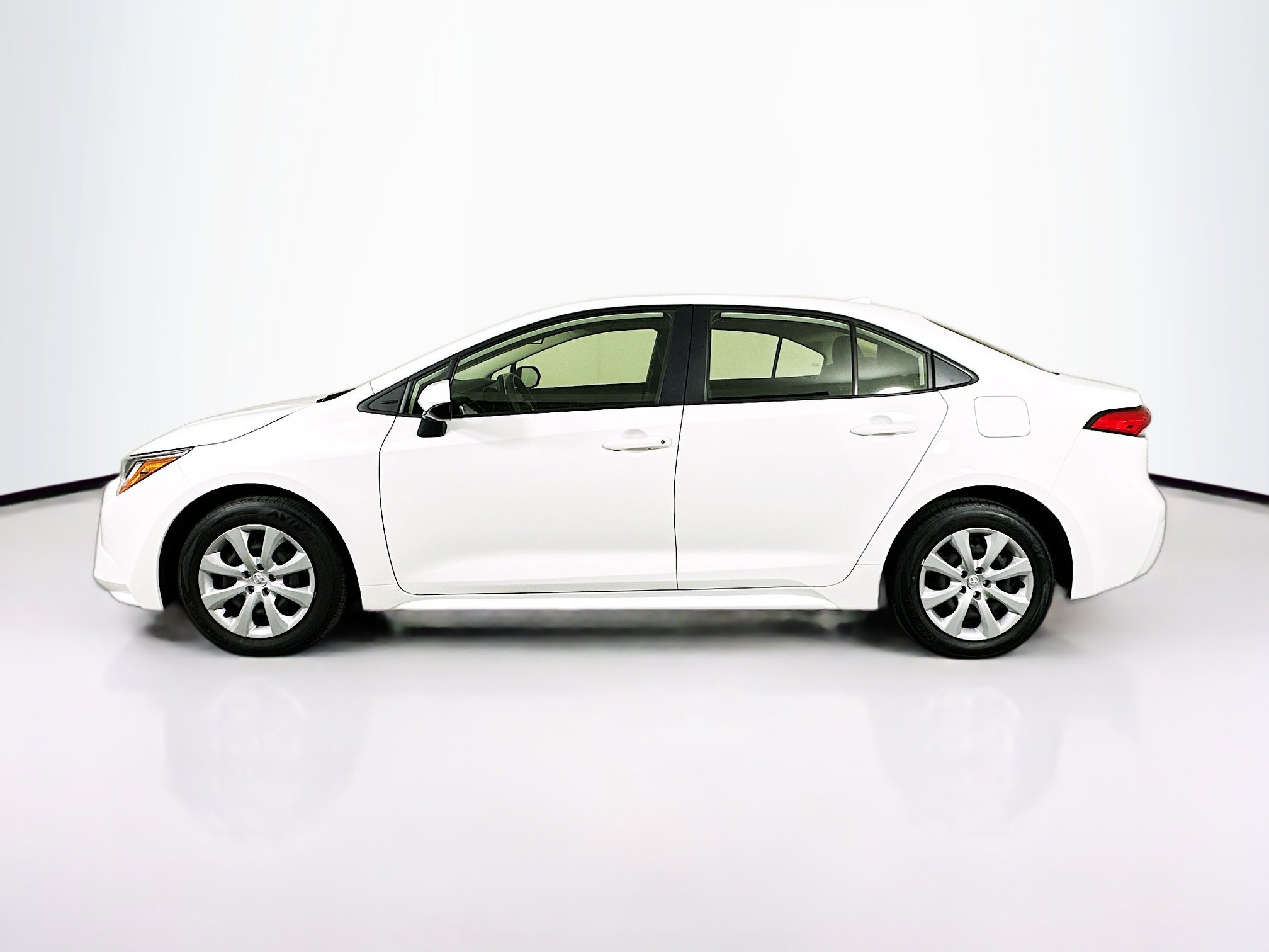 Used 2023 Toyota Corolla LE w/ Carpet Mat Package (TMS) image 4