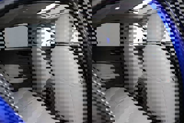 Used 2017 Jaguar XE Premium image 26