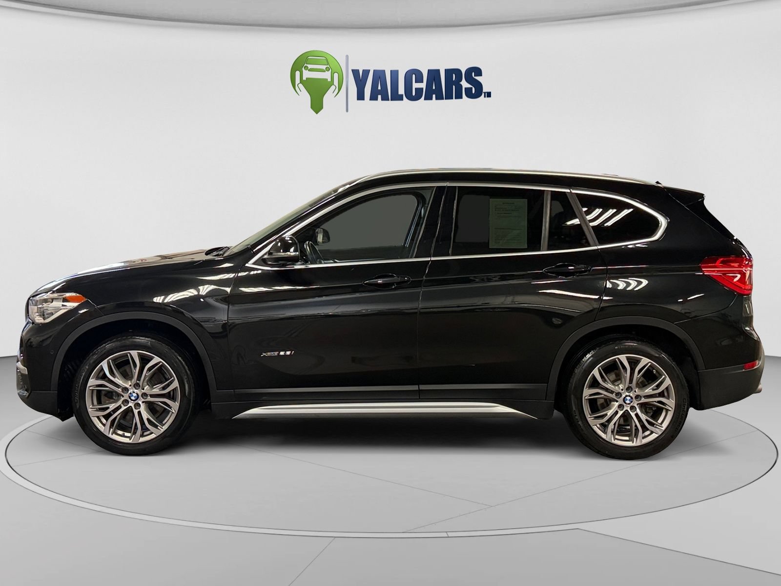Used 2017 BMW X1 xDrive28i w/ Premium Package AWD/4WD image 2