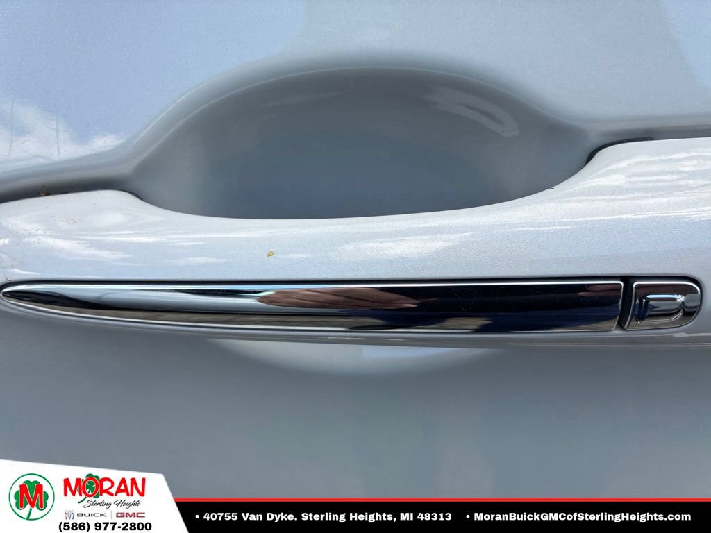 Used 2017 Chrysler Pacifica Touring-L Plus FWD image 13