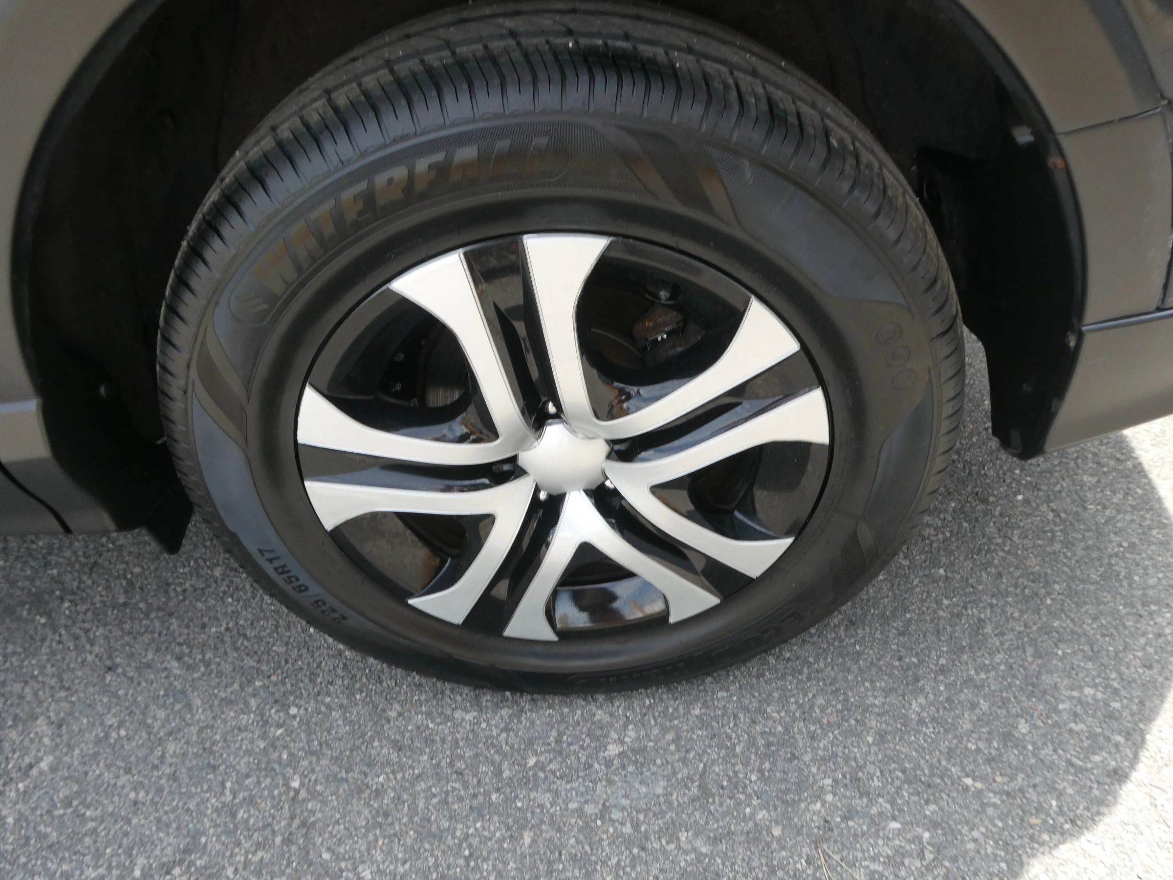 Used 2018 Toyota RAV4 LE AWD/4WD image 31