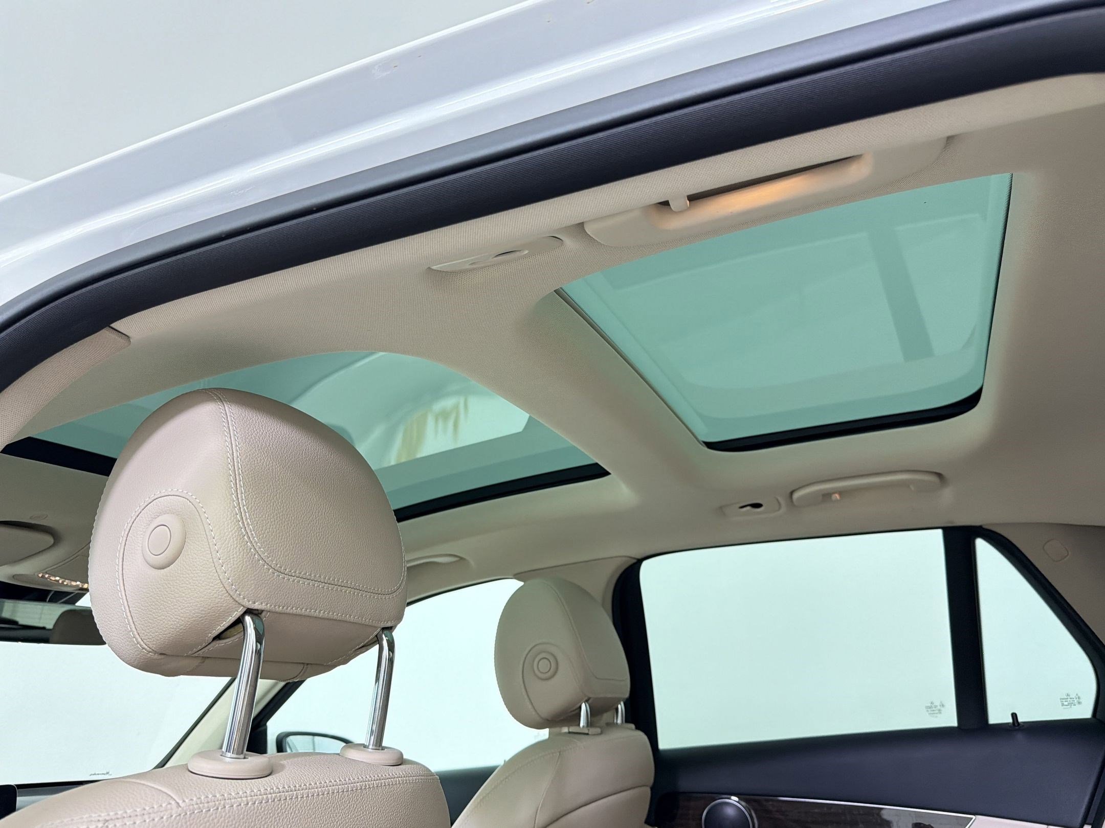 Used 2022 Mercedes-Benz GLC 300 4MATIC w/ Premium Package Lite image 16