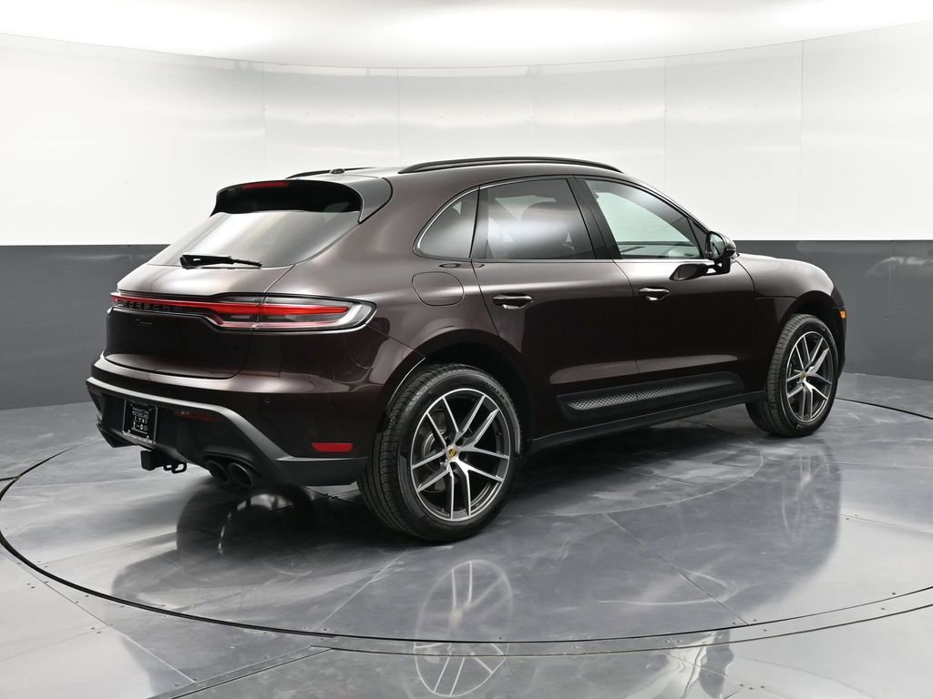 Certified 2025 Porsche Macan image 8