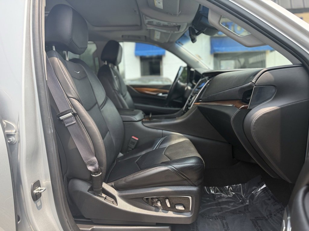 Used 2016 Cadillac Escalade Luxury image 9