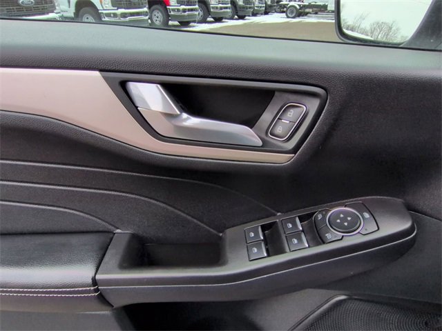 Used 2021 Ford Escape SE image 23