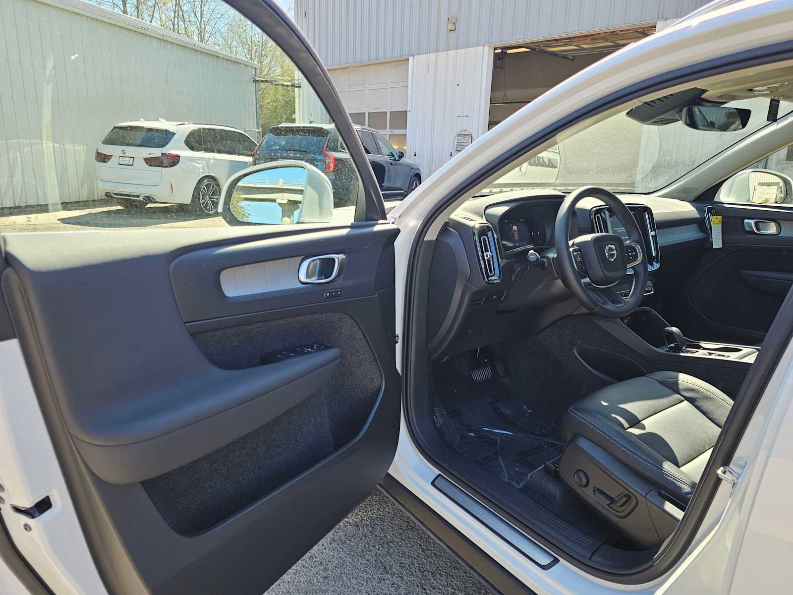 Used 2025 Volvo XC40 B5 Core w/ Climate Package AWD/4WD image 19
