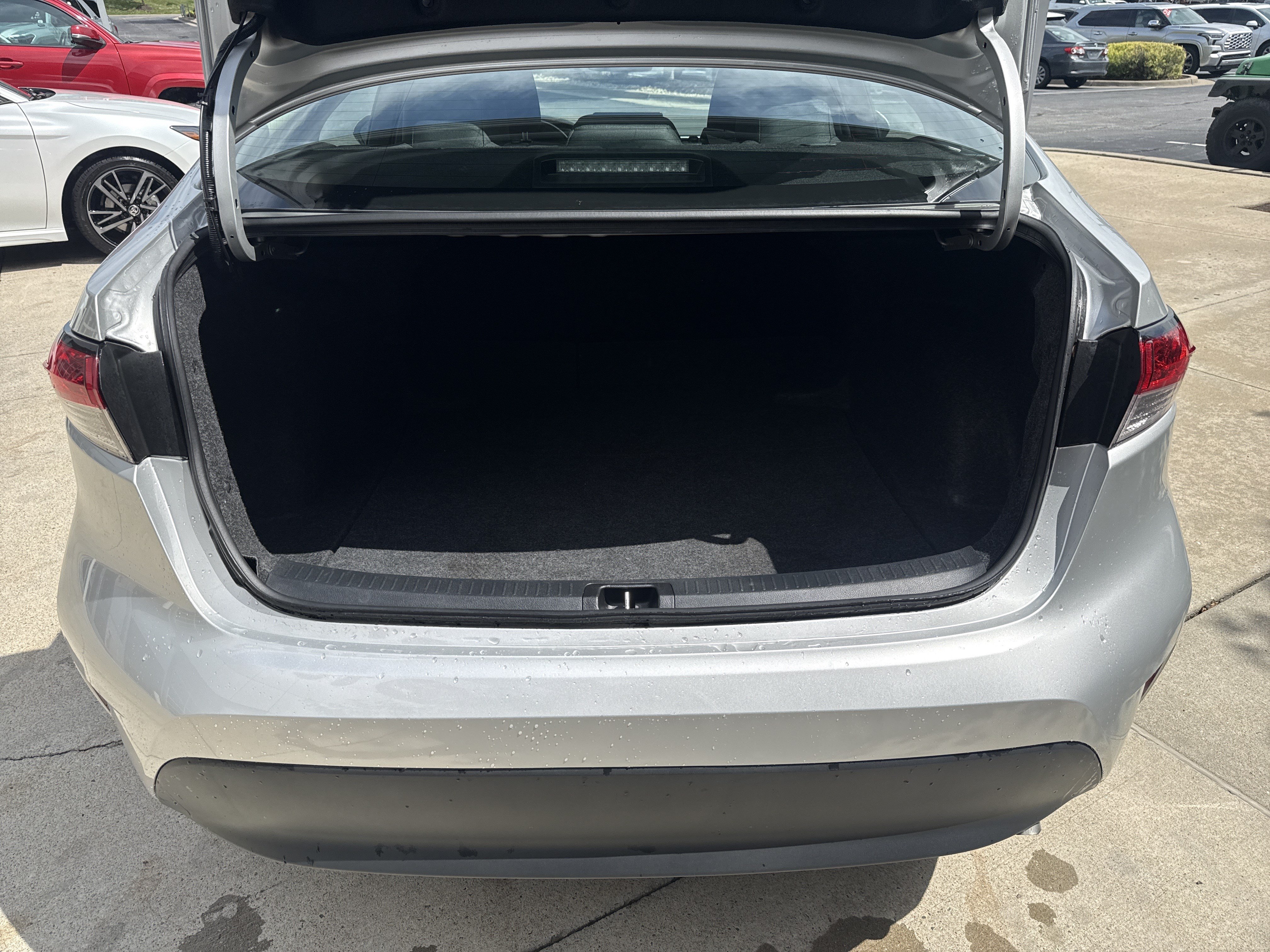 Used 2025 Toyota Corolla LE FWD image 30