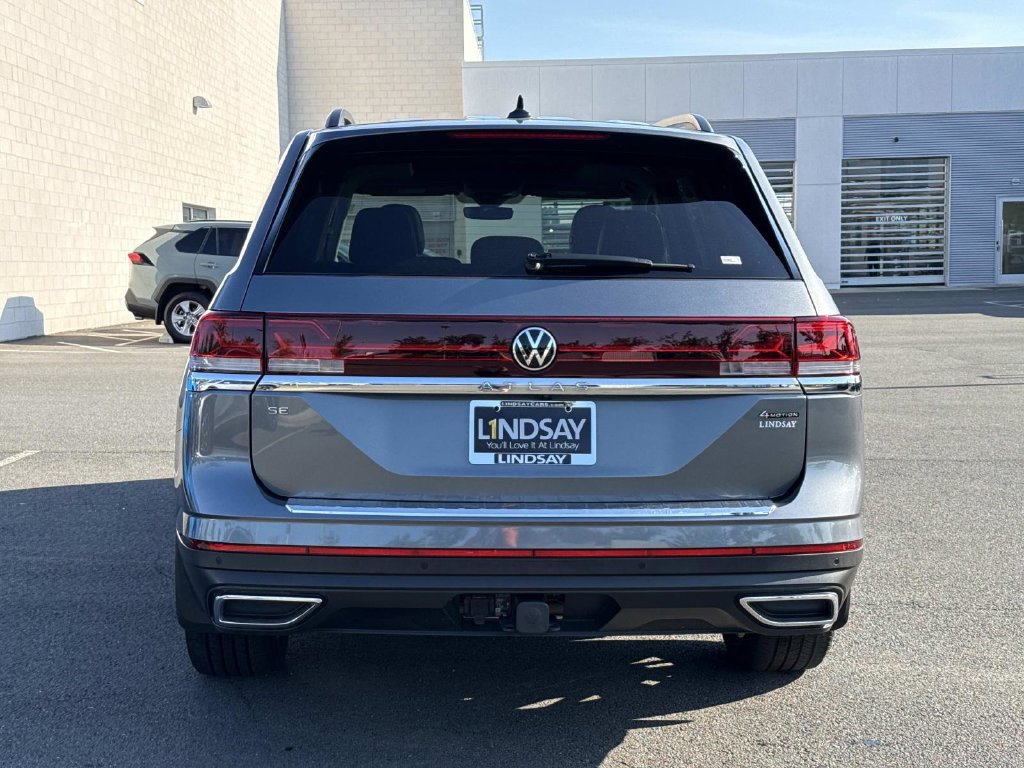 Used 2024 Volkswagen Atlas SE AWD/4WD image 4
