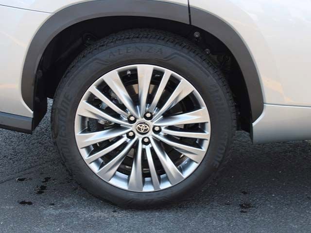 Used 2023 Toyota Highlander Platinum FWD image 8