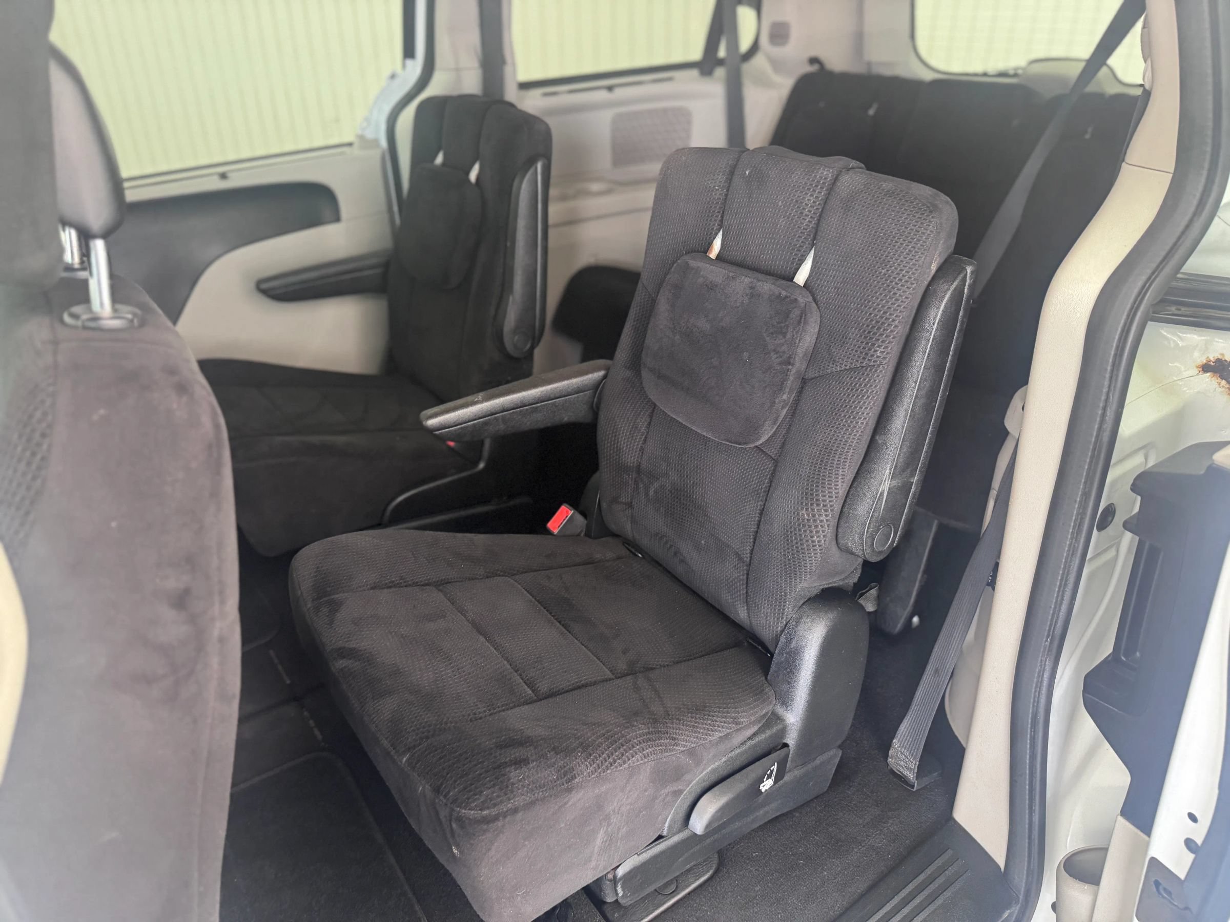 Used 2013 Dodge Grand Caravan SXT w/ UConnect Hands-Free Group FWD image 12