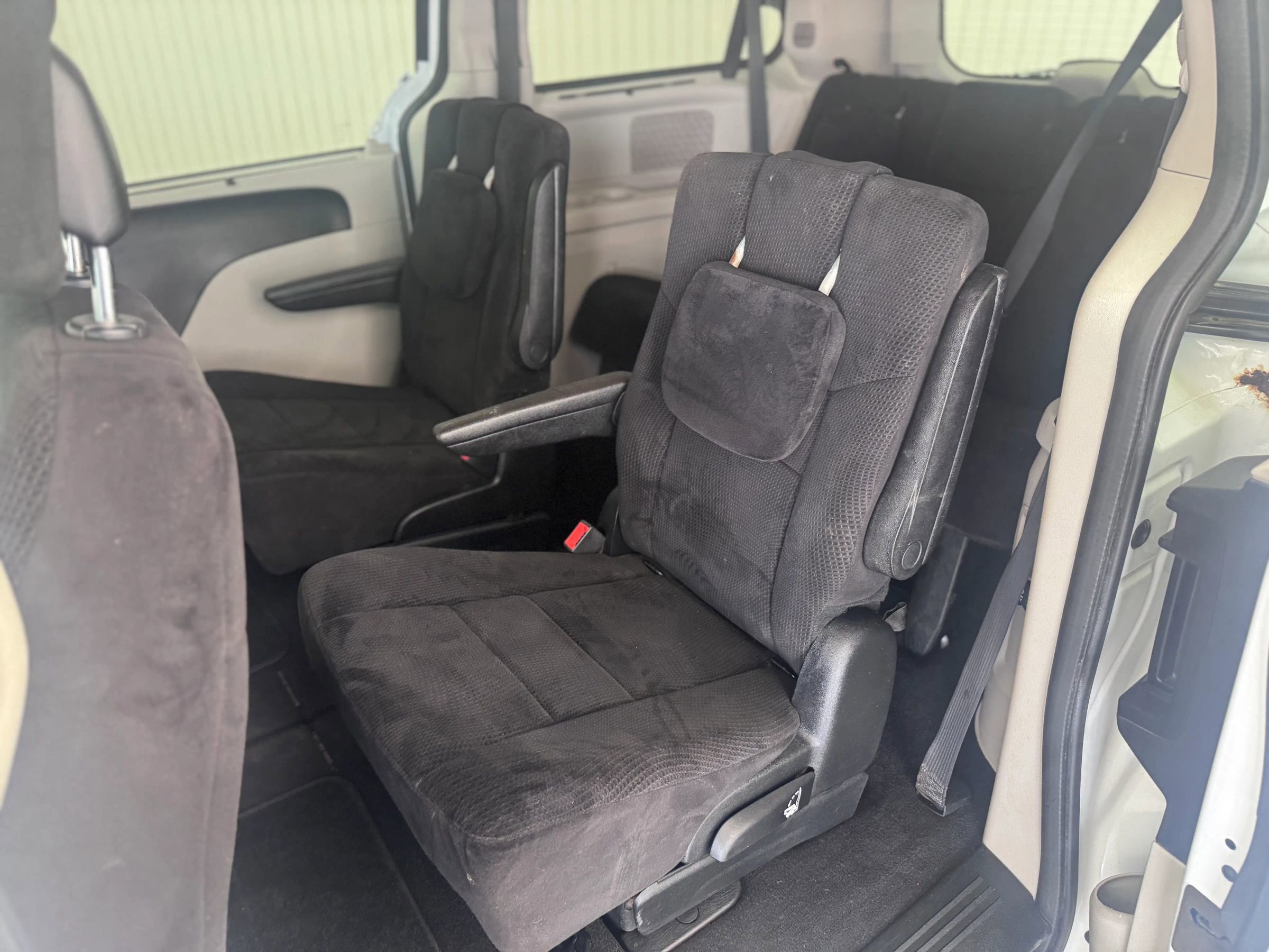 Used 2013 Dodge Grand Caravan SXT w/ UConnect Hands-Free Group image 12