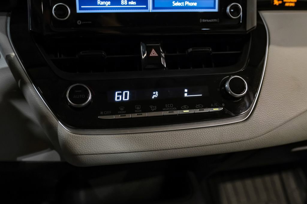 Used 2022 Toyota Corolla LE FWD image 24