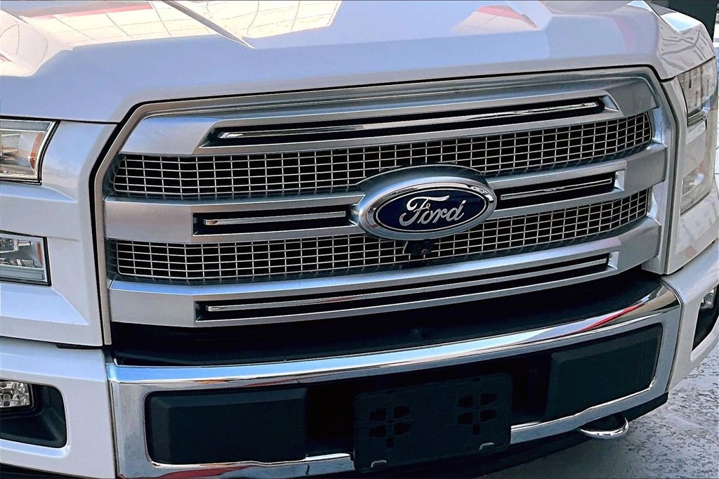 Used 2017 Ford F150 Platinum w/ Equipment Group 701A Luxury image 32