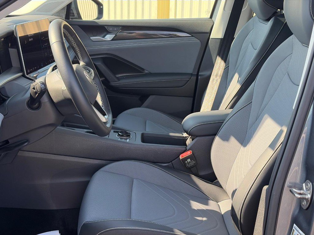 Used 2026 Volkswagen Tiguan SE w/ Panoramic Sunroof Package AWD/4WD image 19