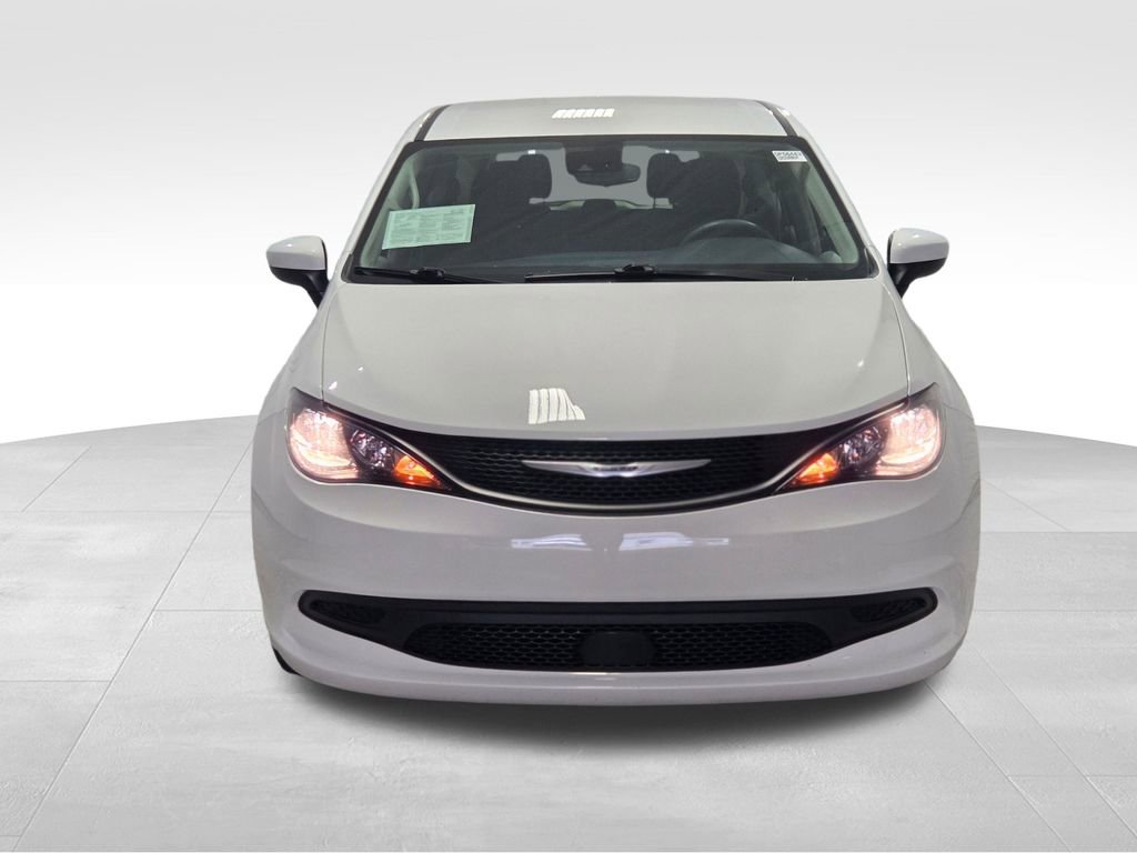 Certified 2023 Chrysler Voyager LX image 16