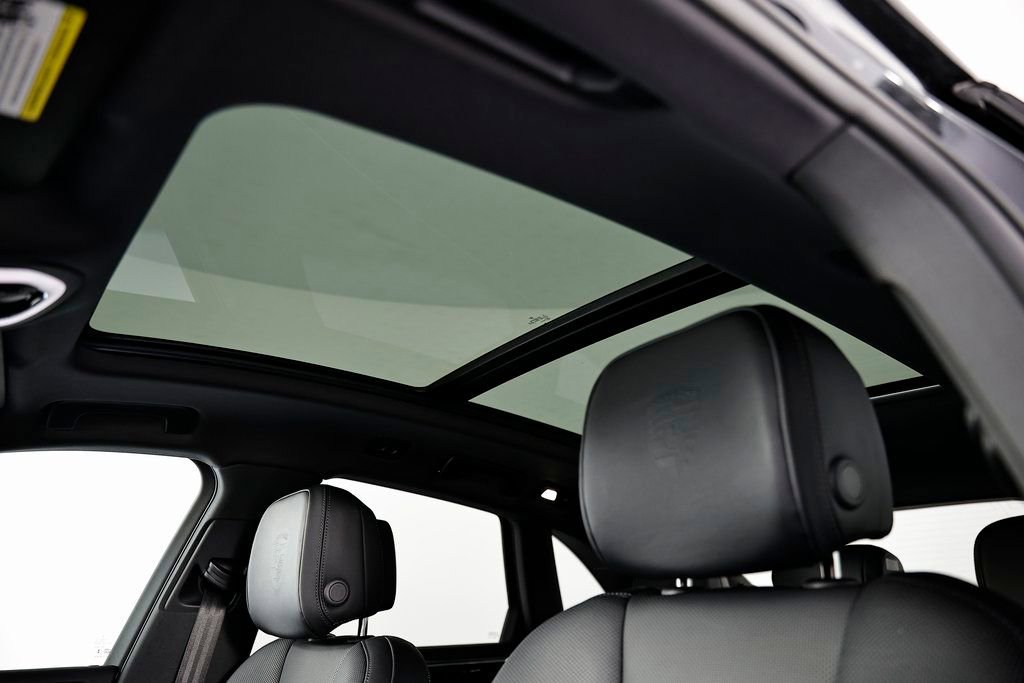 Certified 2025 Porsche Macan image 23