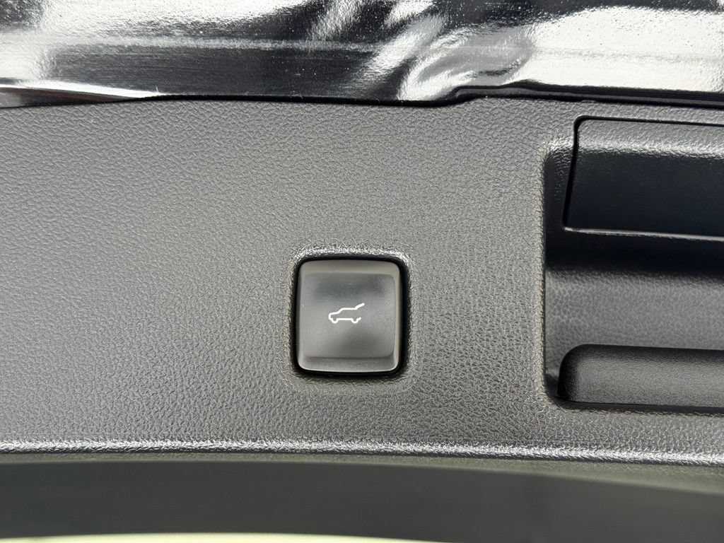 Used 2025 Ford Escape ST-Line Select AWD/4WD image 5