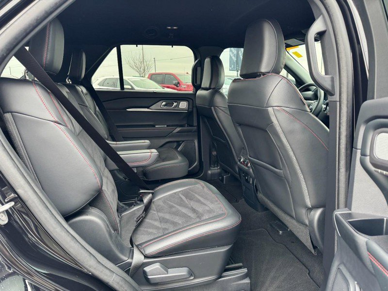 Used 2025 Ford Explorer ST image 13