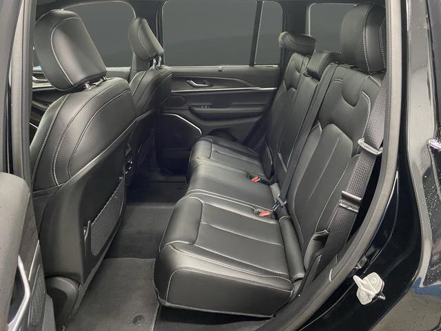 New 2025 Jeep Grand Cherokee Limited w/ Luxury Tech Group II image 33