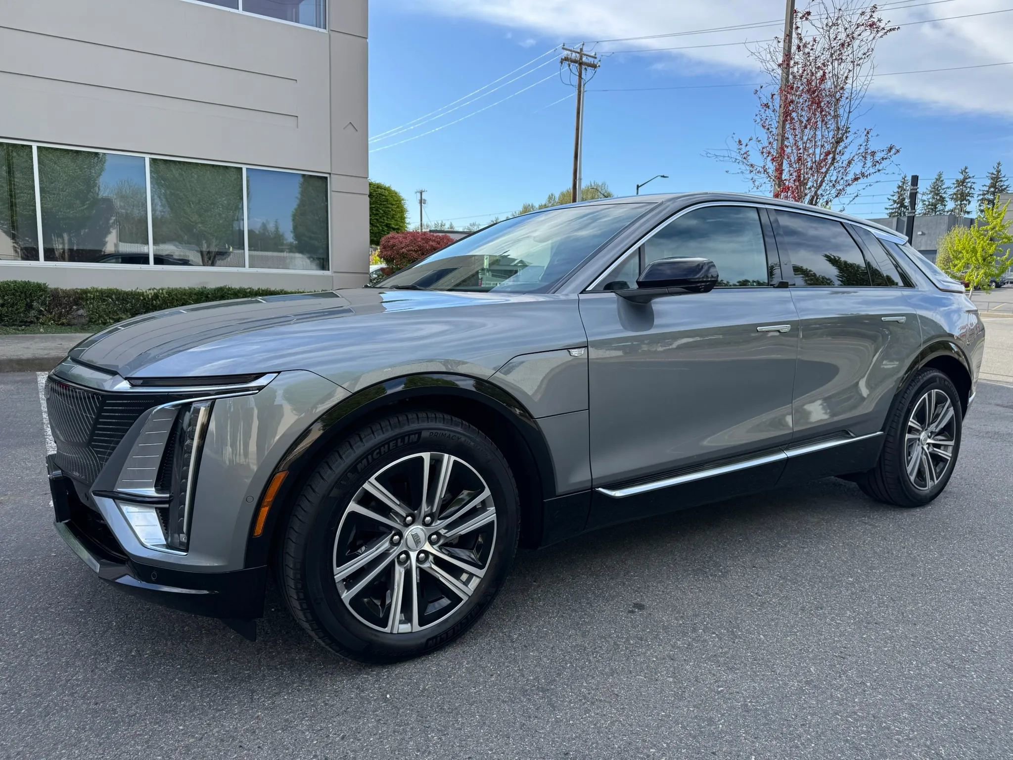 Used 2023 Cadillac Lyriq AWD image 5