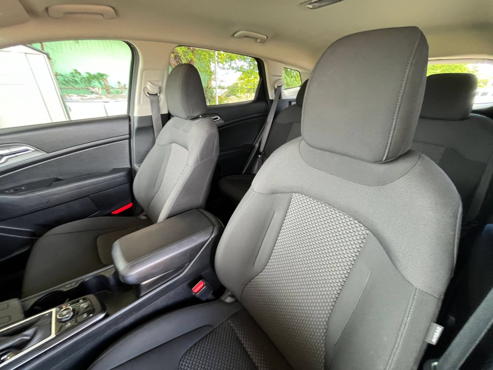 Used 2025 Kia Sportage LX FWD image 33