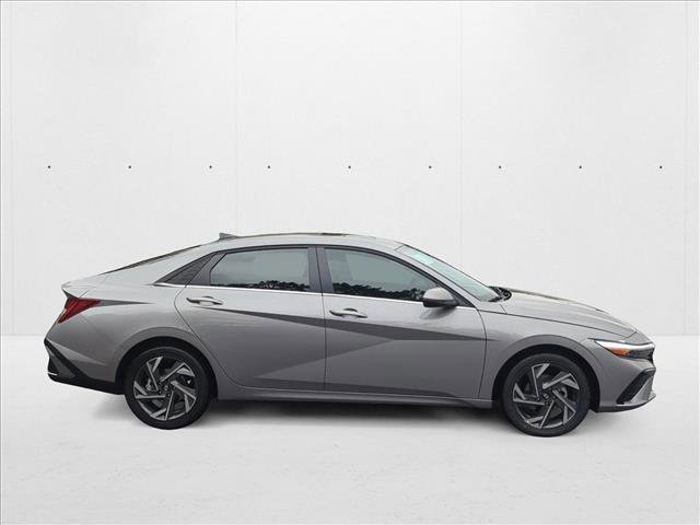 New 2025 Hyundai Elantra Limited FWD image 7