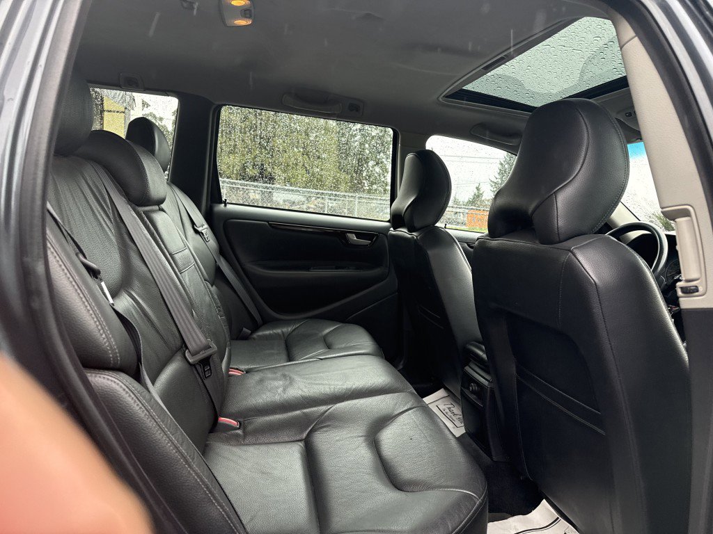 Used 2004 Volvo V70 2.5T FWD image 22