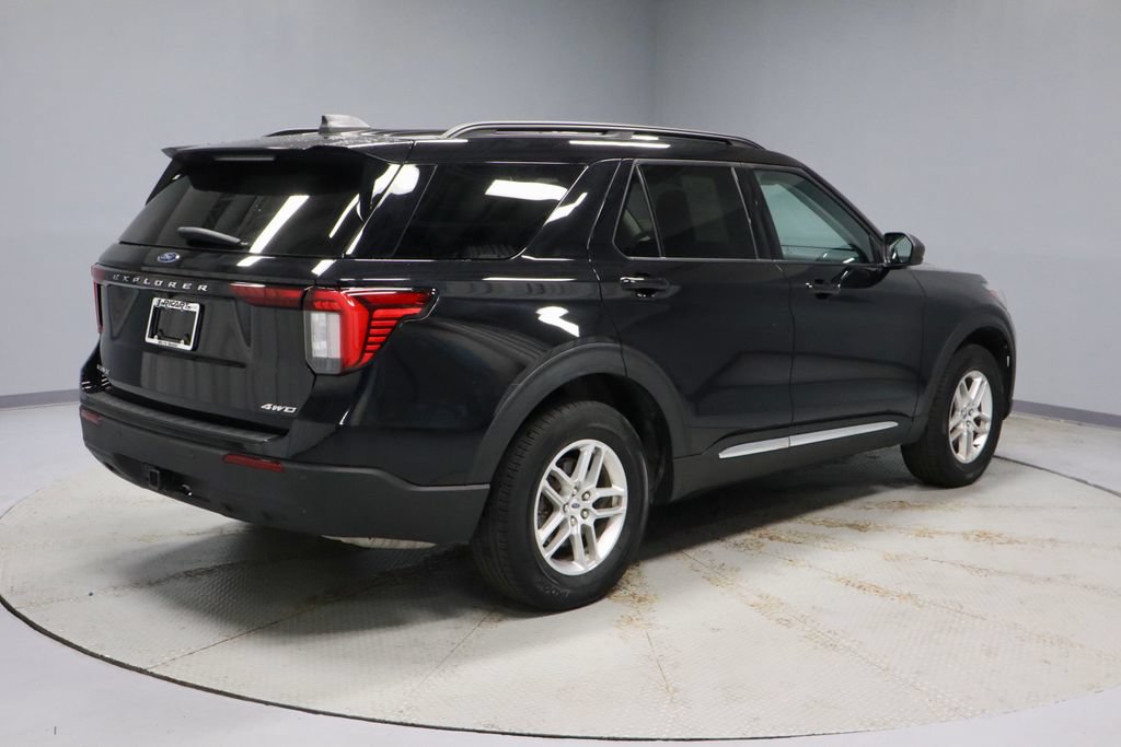 Used 2025 Ford Explorer Active AWD/4WD image 11