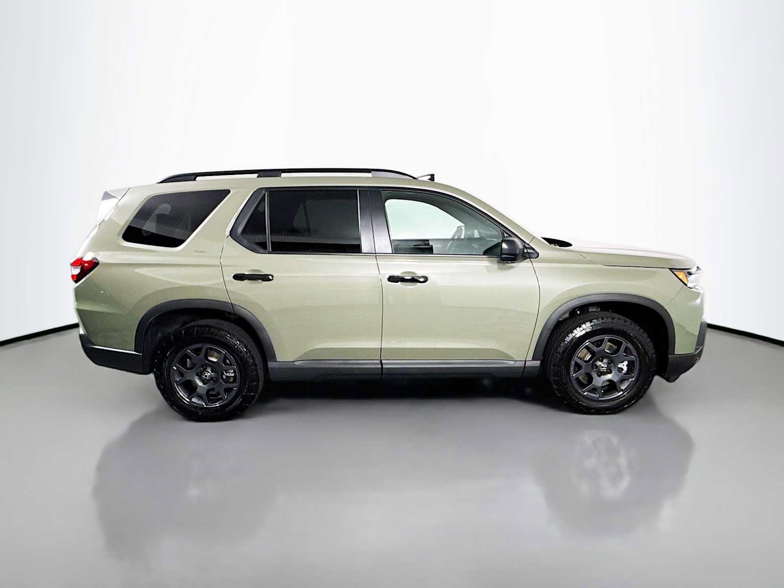 Certified 2026 Honda Pilot TrailSport image 8