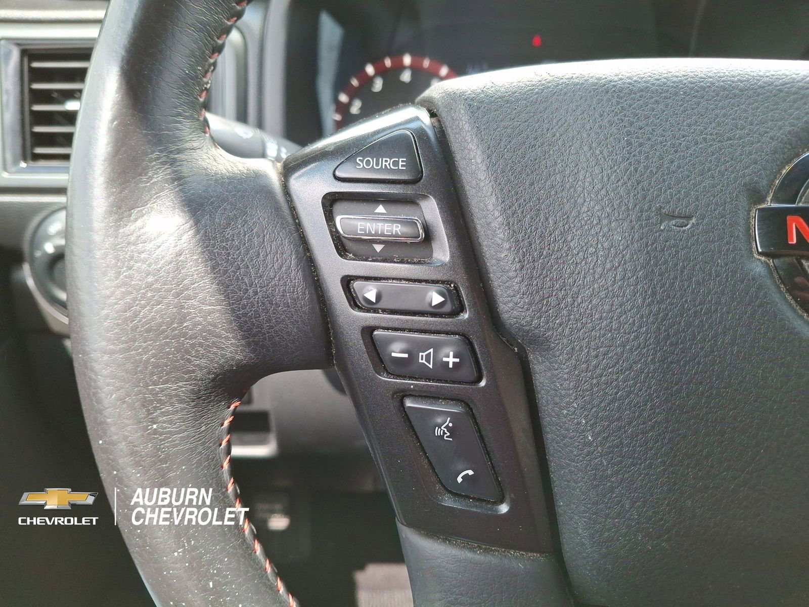 Used 2021 Nissan Titan PRO-4X w/ Pro-4x Convenience Package AWD/4WD image 14