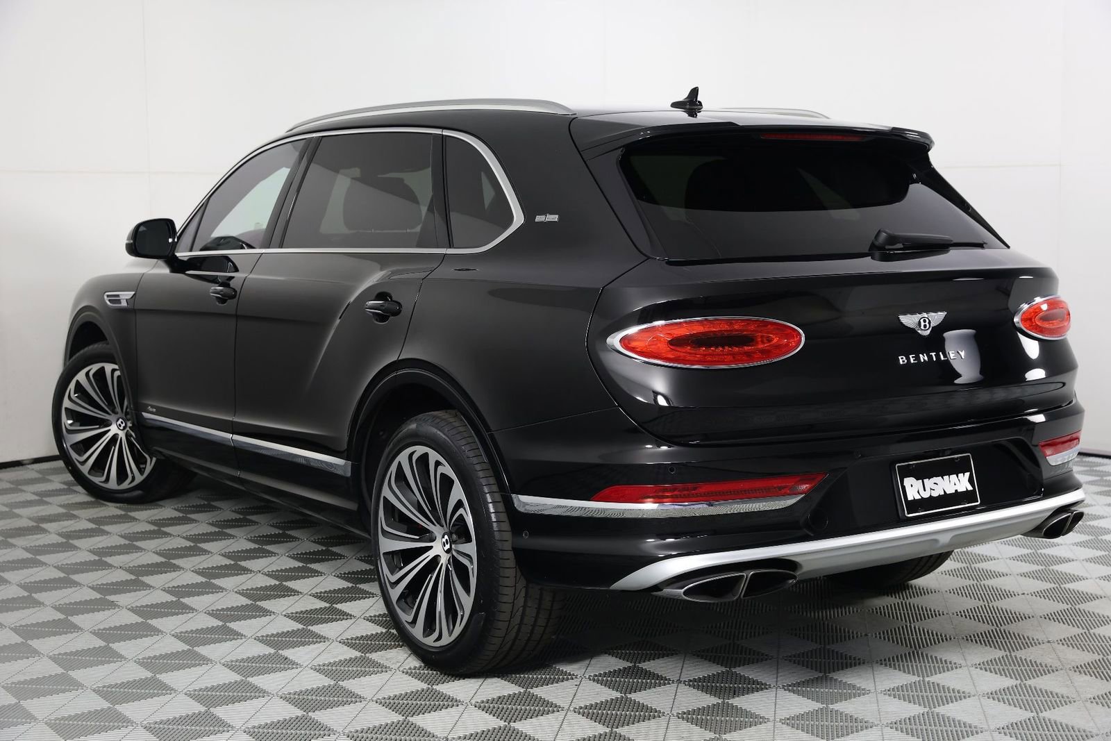Used 2023 Bentley Bentayga Extended Wheelbase image 3