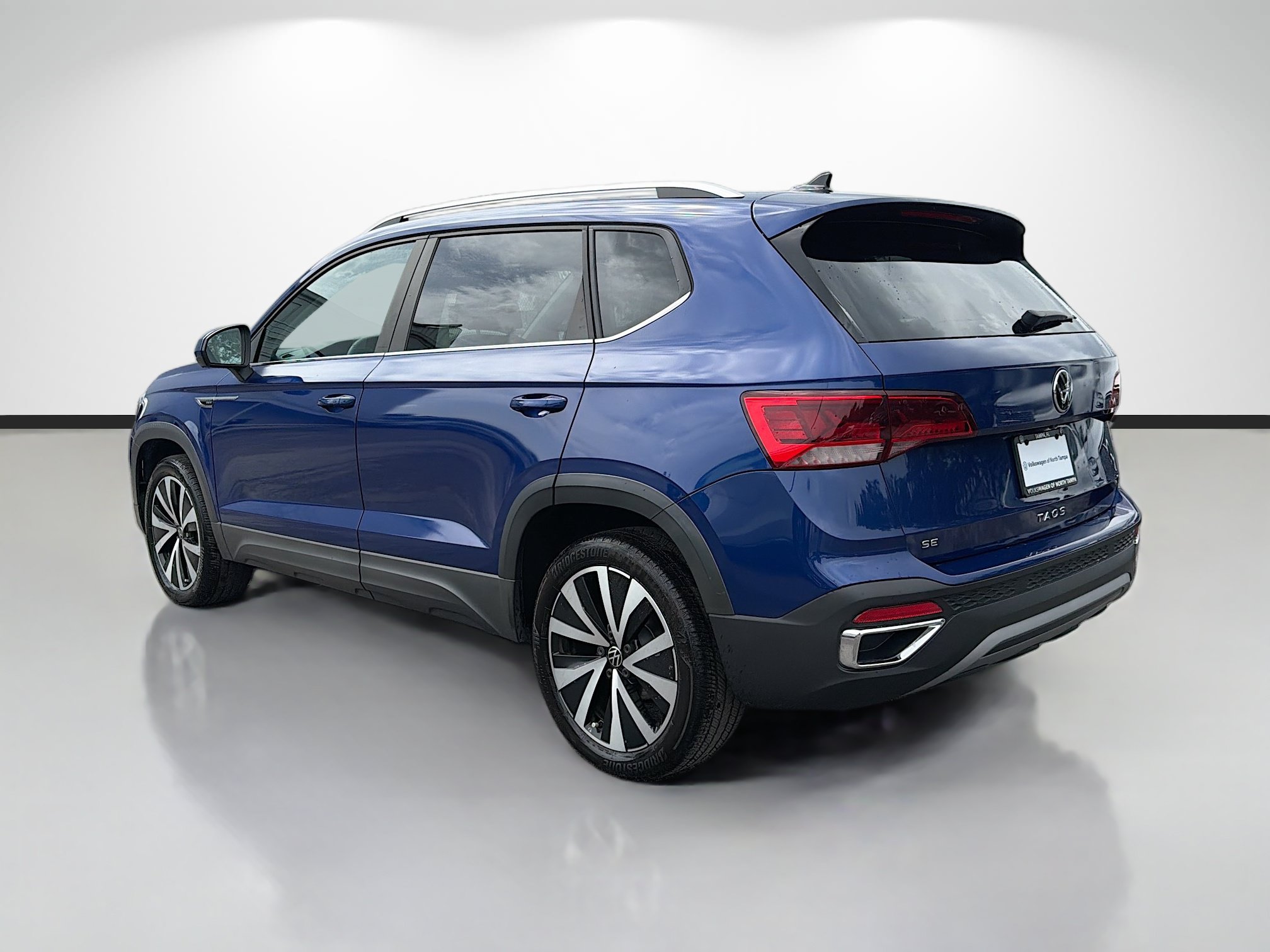 Used 2022 Volkswagen Taos SE FWD image 5