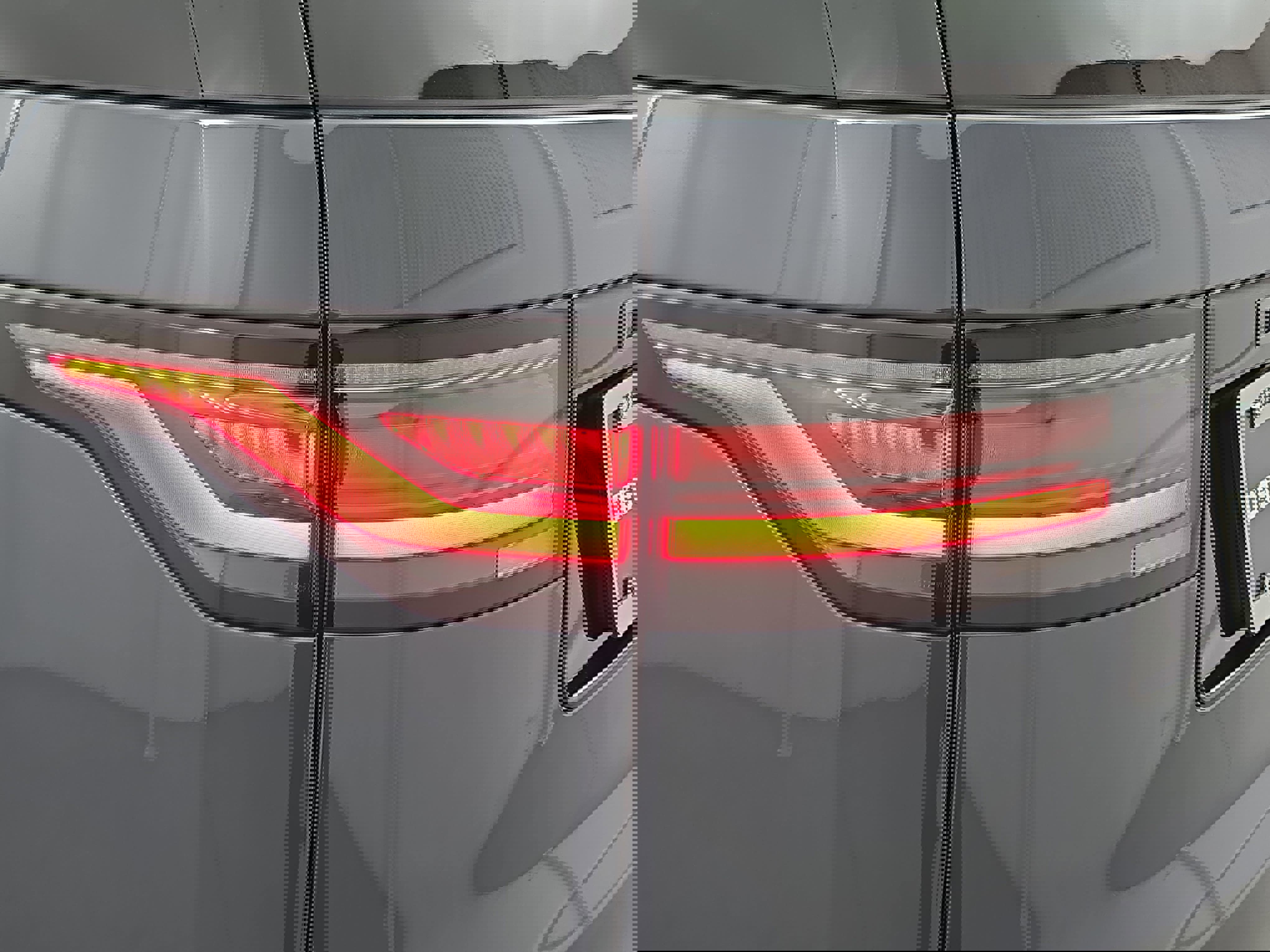 New 2026 Land Rover Discovery Dynamic SE image 35