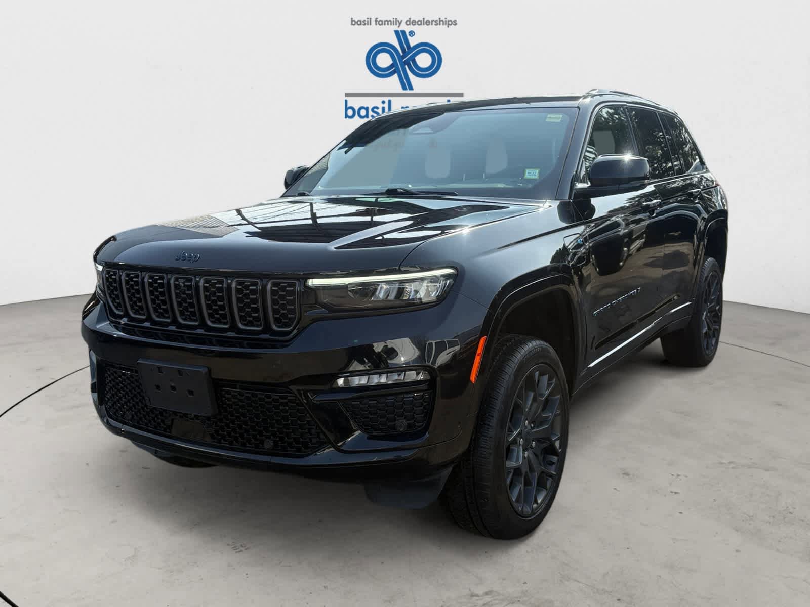 Used 2023 Jeep Grand Cherokee Summit w/ High Altitude Package AWD/4WD image 2