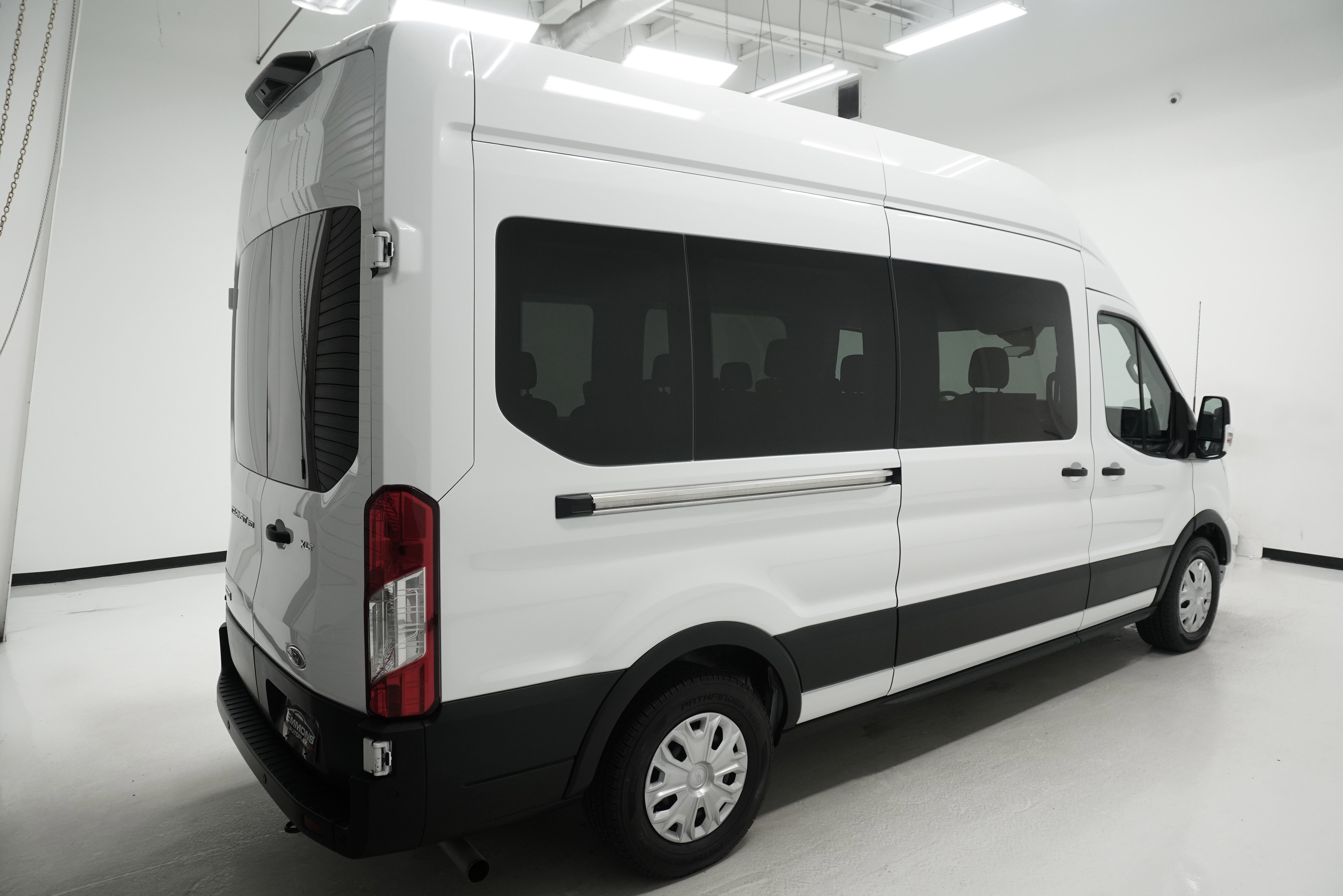 Used 2023 Ford Transit 350 XLT RWD image 3