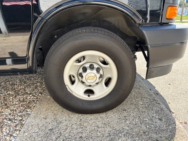 Used 2025 Chevrolet Express 3500 LS RWD image 22