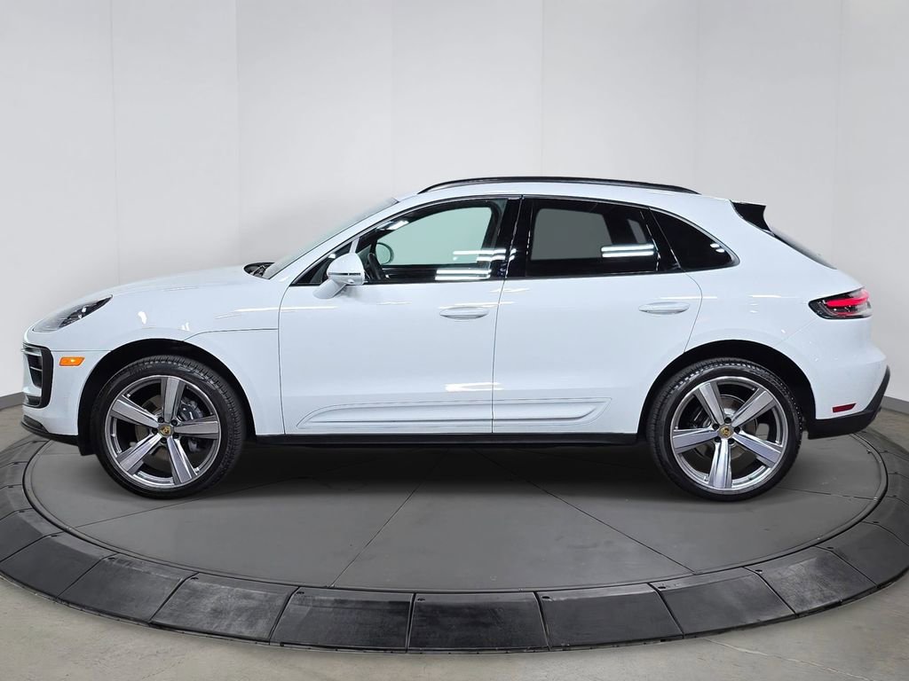 Certified 2025 Porsche Macan AWD/4WD image 2