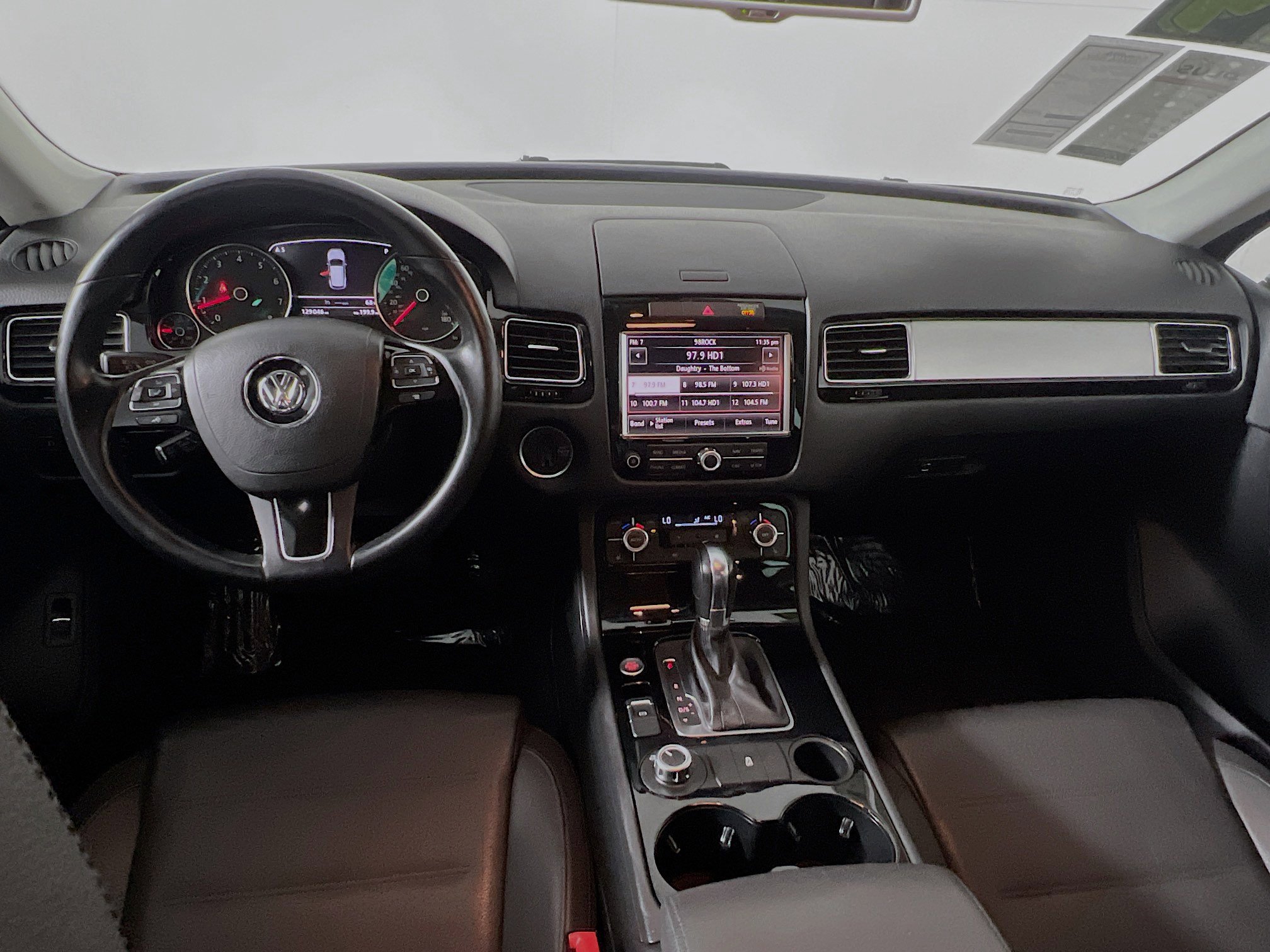 Used 2014 Volkswagen Touareg Sport image 30